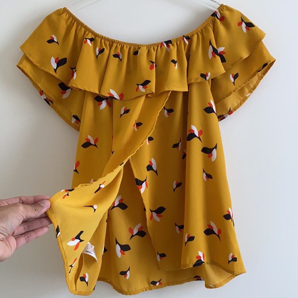 ⭐️HP⭐️ Xhilaration Ruffled Off Shoulder Top - Picture 5 of 16